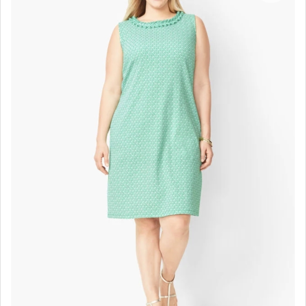 Green Sleeveless Shift Dress